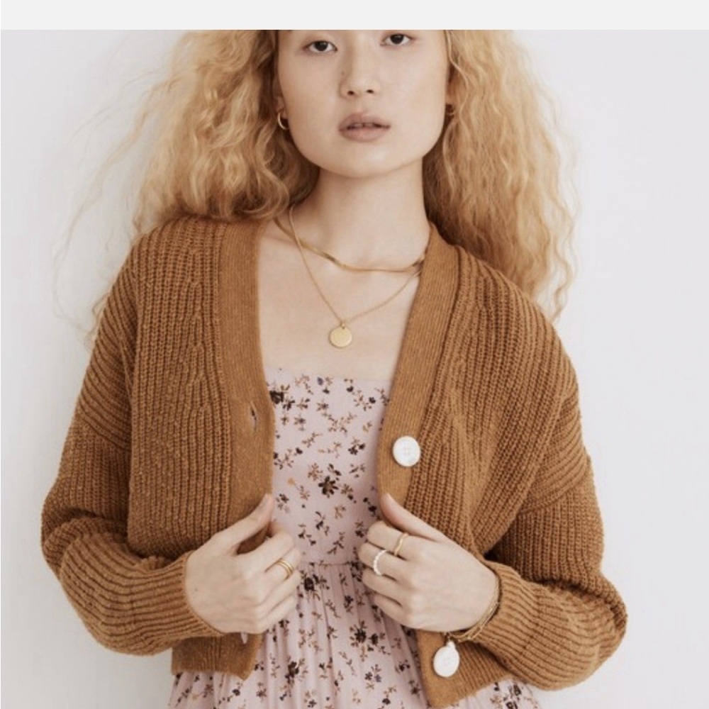 Madewell Greywood Cropped Cardigan Sweater in Toffee.